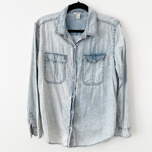Forever 21 Tops - FOREVER 21 | Denim Button Down Shirt